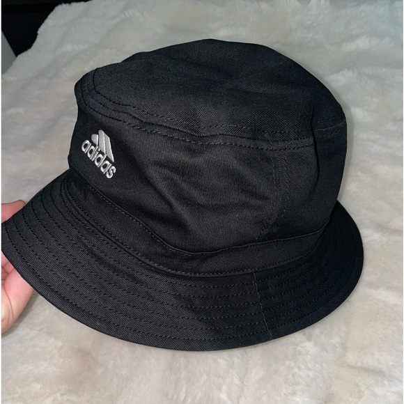 Adidas bucket hat - Picture 2 of 7